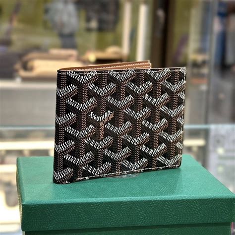 best goyard wallet color|goyard victoire wallet price.